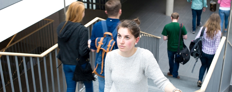 studentin treppe